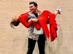 Berita Artis: Fuji digendong oleh seorang pria yang diklaimnya selalu sabar dengan tingkah apa pun yang selalu dilakukan Fuji, Sabtu 26 Februari 2022.