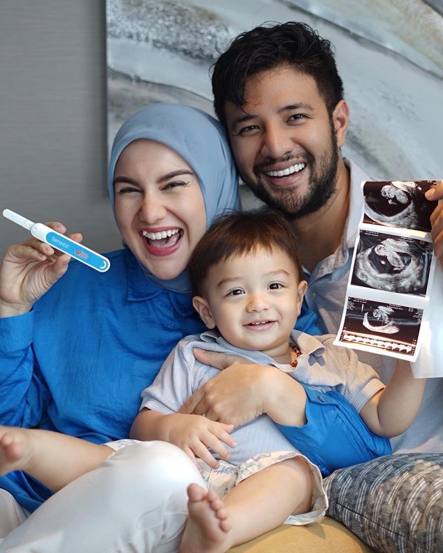 Berita Artis: Irish Bella hamil anak keempat dari Ammar Zoni, kabar bahagia tersebut diunggah lewat akun Instagram mereka.