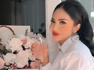 Berita artis : Ini kata Krisdayanti setelah Aurel Hermansyah melahirkan seorang puteri cantik di tanggal yang unik.
