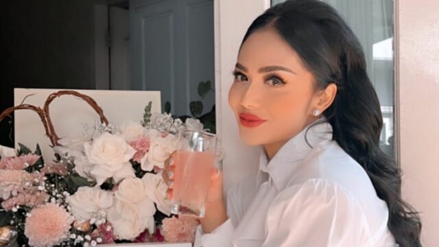 Berita artis : Ini kata Krisdayanti setelah Aurel Hermansyah melahirkan seorang puteri cantik di tanggal yang unik.