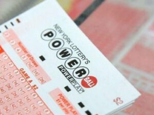 Berita terkini, terbaru, dan berita pilihan hari ini: Bermodal iseng pria ini malah menangkan hadiah utama lotre senilai Rp1,4 miliar.