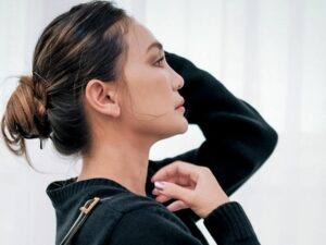 Berita artis : Luna Maya main kondom saat masih kecil karena menyangka itu merupakan balon tiup hingga sebabkan bibirnya jontor.