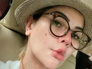 Berita artis : Nikita Mirzani berangkat ke Eropa , netizen sebut ia jual sebuah mobil demi bisa pergi jalan-jalan ke Eropa.