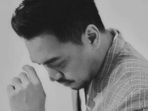 Berita artis: Michael Yukinobu De Fretes dikabarkan putus dengan pacarnya, netizen pun mendoakan agar bisa balikan dengan Gisella Anastasia.
