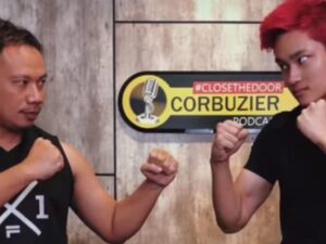 eddy Corbuzier lakukan adu tinju dengan Azka Corbuzier, anak dari Deddy Corbuzier dan Kalina yang baru saja ia ceraikan, Senin 28 Februari 2022.