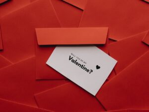 Berita terbaru: Perayaan Hari Valentina Arab Saudi ditandai dengan fenomena unik yakni laku kerasnya celana dalam wanita, parfum dan make up