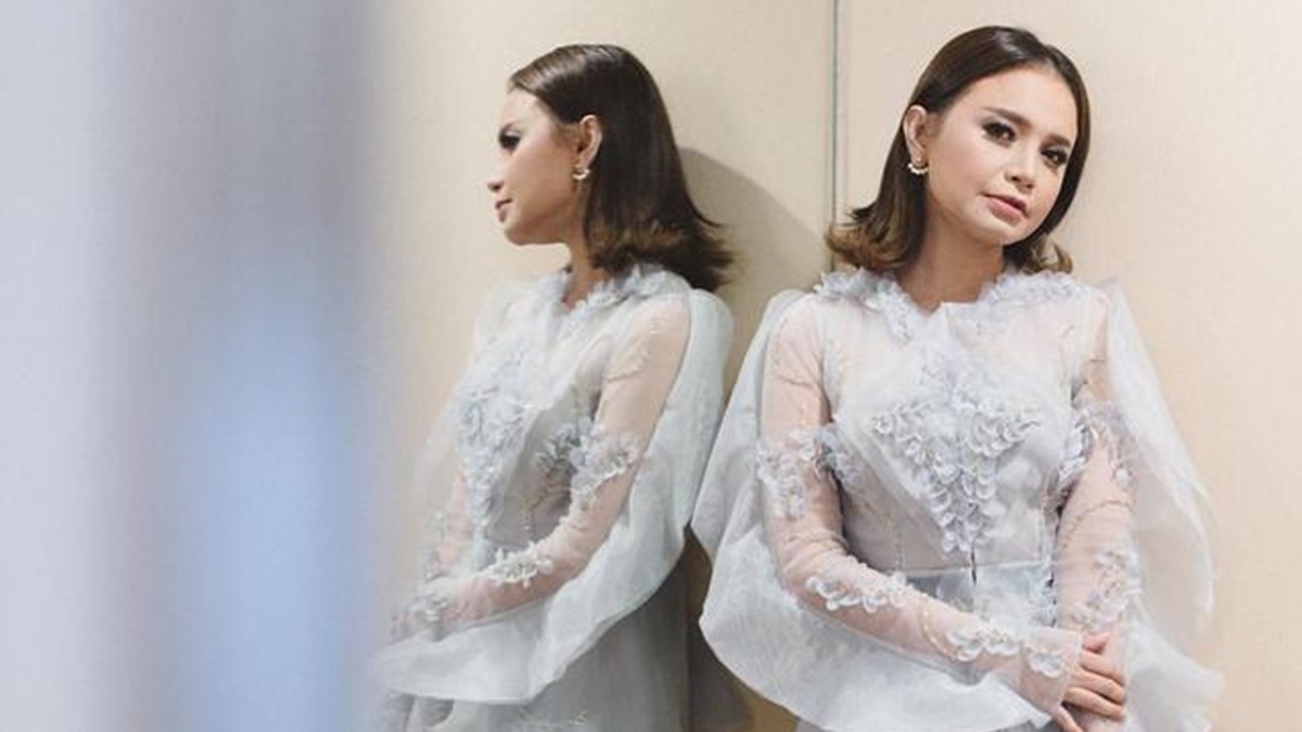 Berita artis, selebriti, dan gosip terbaru hari ini: Inilah deretan artis janda kaya raya di Indonesia yang hidup bergelimangan harta.