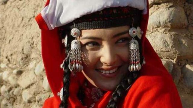 Berita terkini, terbaru, dan berita pilihan hari ini: Suku Karenni penghasil wanita cantik di Myanmar justru terancam oleh keberadaan militer.