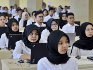 Berita terkini, terbaru, dan berita pilihan hari ini: Peserta CPNS ini mengaku tidak lolos tes CPNS karena payudaranya terlalu besar.