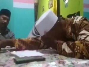 Berita terbaru, terkini dan berita pilihan hari ini: Seorang penghulu meninggal dunia saat pimpin ijab kabul sebuah pernikahan siri.
