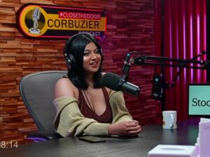 Berita artis: Saat diperlihatkan salah satu foto sexy, Deddy Corbuzier langsung berkomentar tentang AC yang belum hidup atau hawa yang panas