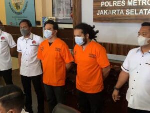 Berita artis: Gitaris Geisha, Roby Satria terancam hukuman penjara hingga 12 tahun karena dugaan penyalahgunaan narkoba jenis ganja