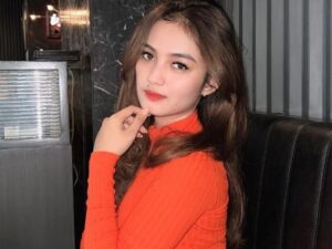 Berita artis: Inilah sederetan potret cantik Dea Anggraeni yang merupakan asisten pribadi Hotman Paris yang ke-24.