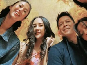 Berita artis: Anya Geraline kerap terlihat bersama Ariel NOAH di Paris, netizen menyebut keduanya cocok.