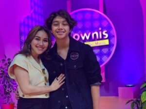 Berita artis: Ayu Ting Ting berfoto dengan seorang pria tampan, ia pun mengatakan bahwa pria tersebut merupakan calon menantunya.