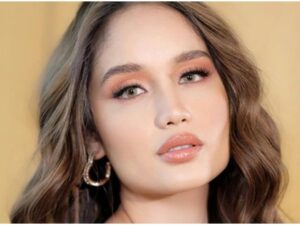 Berita artis: Cinta Laura unggah kebersamaannya dengan Pemain Series Daniel & Nicolatte. Namun, netizen salfok dengan ketiak mulusnya.