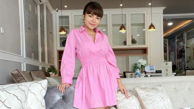 Berita artis: Dinar Candy memberikan klarifikasi soal dirinya yang kerap buka tutup hijab, Selasa 8 Maret 2022.