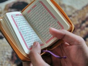 5 Tips Memudahkan Menghafal Al-Quran Menurut Yusuf Mansur