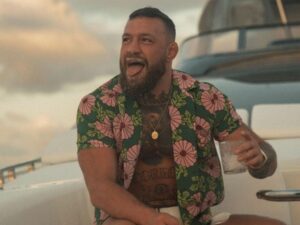 Berita bola: Pegulat MMA, Conor McGregor, mengaku tertarik membeli Chelsea dari taipan Rusia, Roman Abramovich