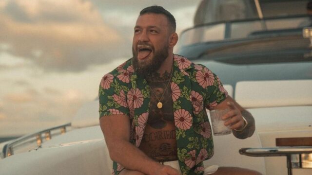 Berita bola: Pegulat MMA, Conor McGregor, mengaku tertarik membeli Chelsea dari taipan Rusia, Roman Abramovich