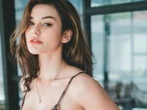 Berita artis: Netizen soroti warna merah di bagian tubuh Nora Alexandra usai posting video endorse krim khusus wanita.