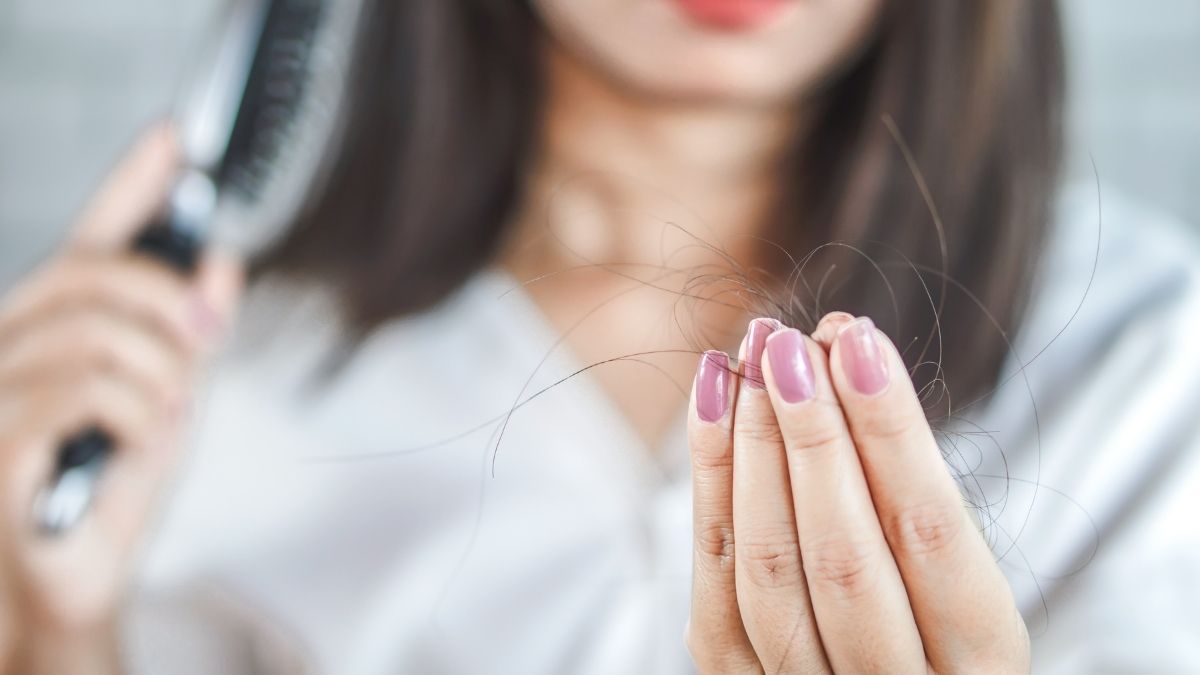 Info kesehatan: Rambut rontok dapat disebabkan oleh beberapa faktor baik internal maupun eksternal. Berikut ini beberapa faktor penyebab rambut rontok.