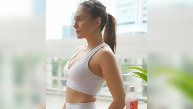 Berita artis: dalam potret terbarunya, Wulan Guritno masih terlihat awet muda dengan body singsetnya yang dinilai seperti ABG 20 tahun.