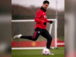 Berita bola: intang Manchester United, Cristiano Ronaldo, telah kembali dari Portugal. Pemain 37 tahun itu mudik ke kampung halaman sebelum MU kena bantai 4-1 oleh rival sekota Manchester City akhir pekan lalu.