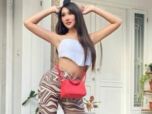 Berita artis: Lucinta Luna mengunggah sebuah video bersama dengan seorang pria tampan, ia pun mengajak pria tersebut ke suatu tempat.
