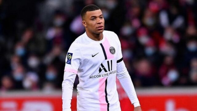 Berita bola: Penyerang andalan Paris Saint Germain, Kylian Mbappe, dikabarkan mengalami cedera. Mbappe mengalami gangguan kebugaran saat latihan jelang pertandingan leg kedua babak 16 besar Liga Champions di markas Real Madrid.