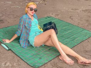 Berita artis: Dara The Virgin sekarang tampil dengan rambut super pendek yang berwarna pirang dan membuat dirinya terlihat cantik dan kece.