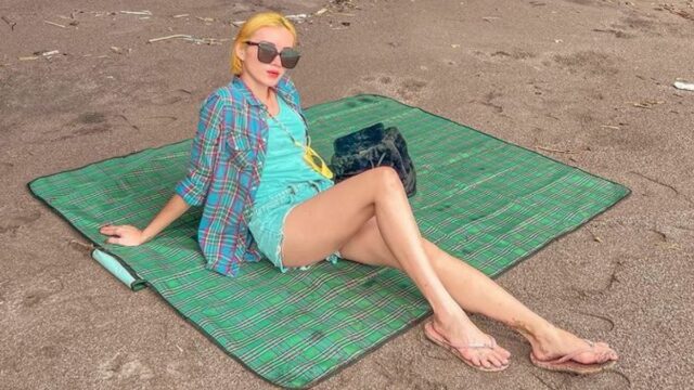 Berita artis: Dara The Virgin sekarang tampil dengan rambut super pendek yang berwarna pirang dan membuat dirinya terlihat cantik dan kece.