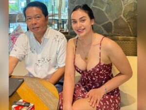 Berita artis: Nora Alexandra mengunggah sebuah foto bersama dengan seorang pria yang merupakan teman lamanya, ia mengenakan baju seksi saat bertemu.