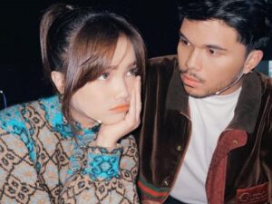 Thariq Halilintar disebut sebagai pasangan di segala bidang untuk seorang Fujianti Utami, walau banyak gosip miring yang beredar.