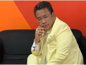 Berita artis: Hotman Paris ikut memberikan sindiran kepada sejumlah artis yang mengaku tampil dalam Paris Fashion Week 2022.