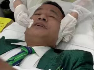 Berita artis: Hotman Paris lakukan perawatan wajah biar main ganteng, ia pun mengatakan Brand Pitt lewat darinya karena perawatannya yang mahal.
