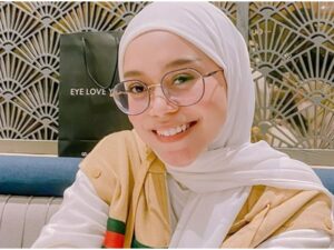 Berita artis: Lesti Kejora unggah background hitam polos disertai dengan curahan hatinya tentang kehidupan di Instagram pribadinya.