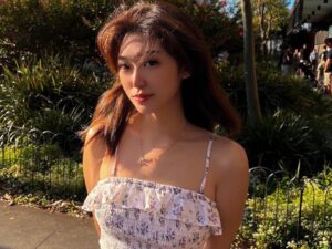 Berita artis: Livy Renata memposting foto baru dengan gaya rambut model singa, netizen lantas meninggalkan komentar unik di postingannya itu, Jumat (11/3/202).