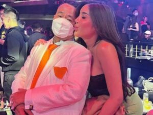 Berita artis: Pengacara Hotman Paris dirangkul oleh artis transgender Mien Cyrus, apakah calaon asistem pribadinya yang ke-21.