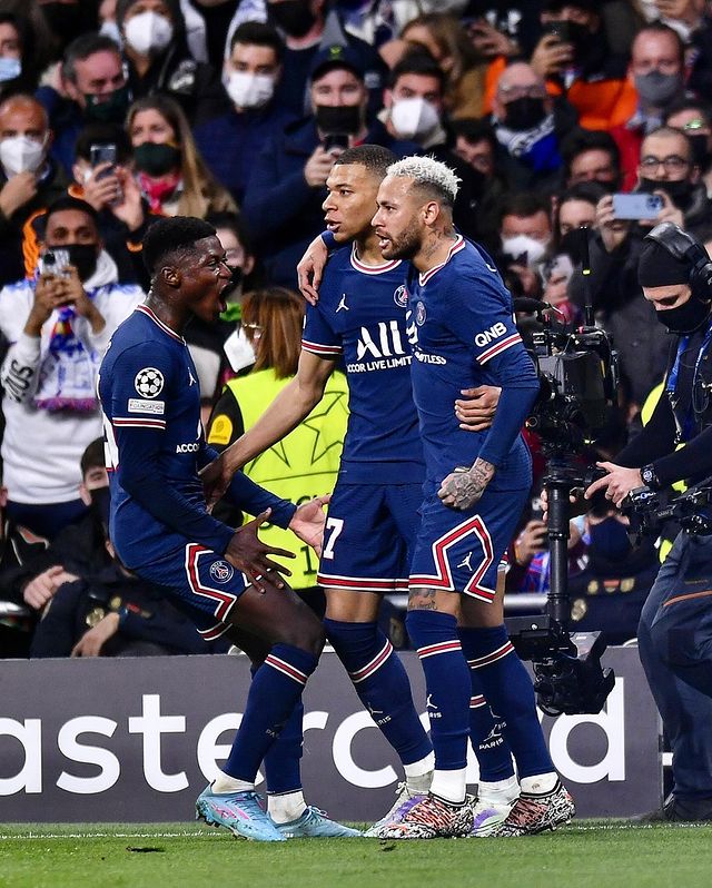 Berita bola: Real Madrid vs PSG. Real Madrid epic comeback di leg kedua babak 16 besar Liga Champions PSG tumbang 1-3 oleh Madrid.