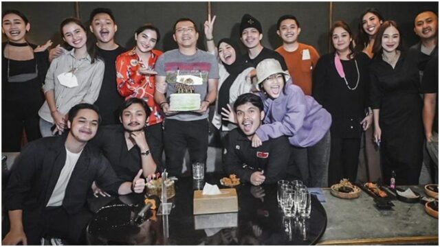 Berita artis: Fuji dan Thariq Halilintar terlihat bersama dalam perayaan ultah Anang ditengah isu tak sedap tentang hubungan mereka.