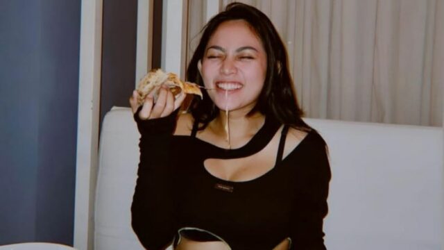 Berita artis: Rachel Vennya mengunggah foto dengan pakaian terbuka, netizen pun menyebut dirinya sebagai janda anak 2 yang meresahkan.