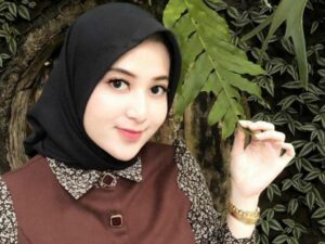 Berita artis: Salma Salsha merupakan asisten pribadi Hotman Paris ke-17 yang disebut sebagai aspri paling cantik.