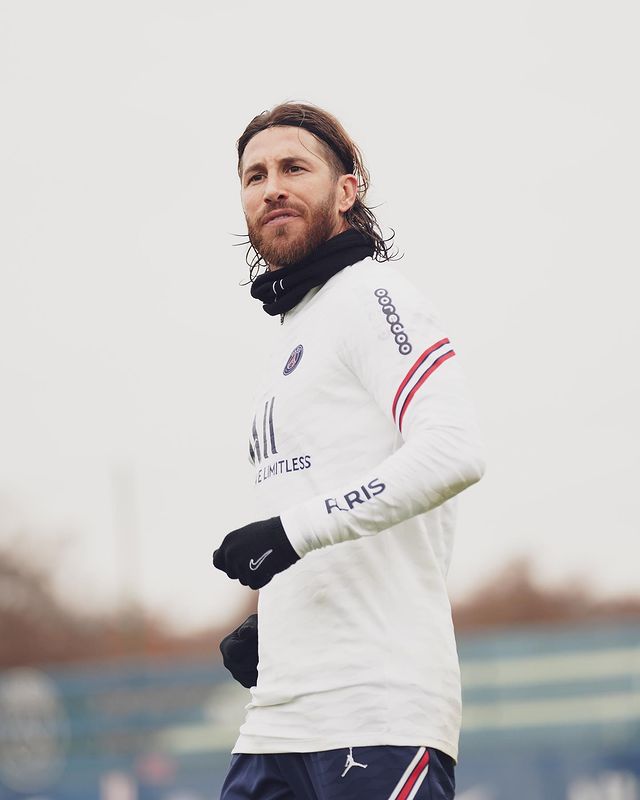 Berita bola: Bek senior asal Spanyol, Sergio Ramos, tak sabar lagi merumput membela Paris Saint Germain. Ramos jarang tampil musim ini sejak bergabung dengan PSG karena kerap cedera.