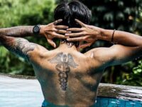 Berita artis: Dokter Tirta memposting foto dirinya yang memperlihatkan tato yang ada di punggung hingga tangannya yang hebohkan warganet.