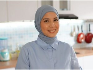 Berita artis: Tya Ariestya mengungkapkan bahwa semenjak dirinya memutuskan untuk berhijab, rezekinya kini kian bertambah.