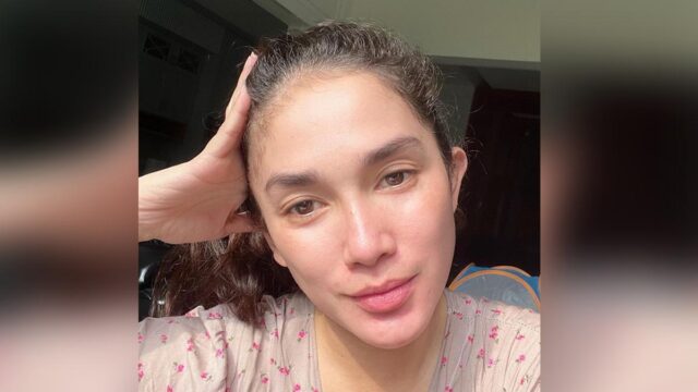 Berita artis: Pamer foto usai bedrest 5 hari, Ussy Sulistiawaty tanpa make up dan belum mandi dinilai lebih cantik dan mirip bule.