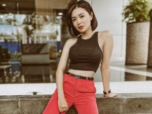 Berita artis: Selebgram cantik Wika Salim disebut masih seperti anak SMA yang baru lulus saat mengunggah potret cantik dirinya, pada Selasa (29/3/2022.