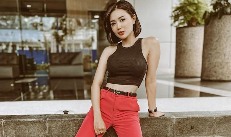 Berita artis: Selebgram cantik Wika Salim disebut masih seperti anak SMA yang baru lulus saat mengunggah potret cantik dirinya, pada Selasa (29/3/2022.