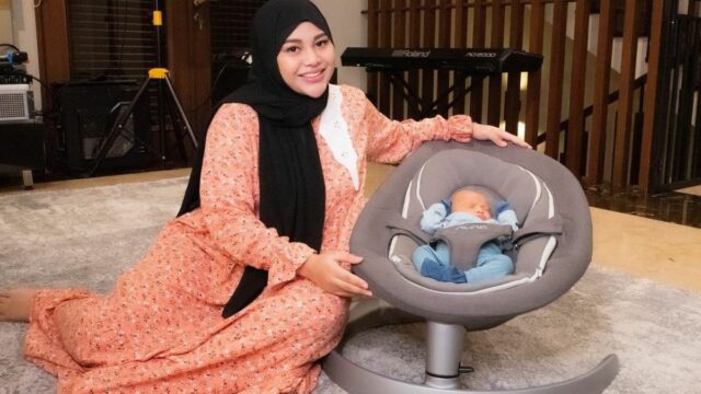 Berita artis: Aurel Hermansyah disamperin oleh teman-temannya untuk melihat putri pertamanya Ameena, ia pun mengatakan kepada Ameena untuk menjadi ketua geng.